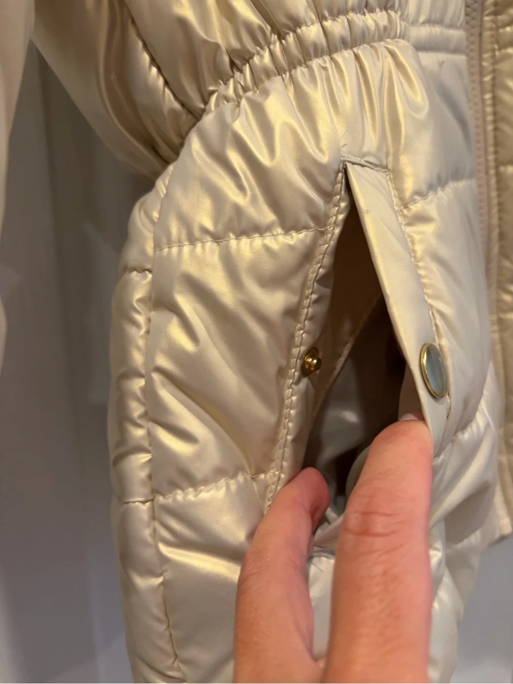 Carter’s Metallic Gold Cream Hooded Puffer Jacket with Faux Fur Trim 🤎